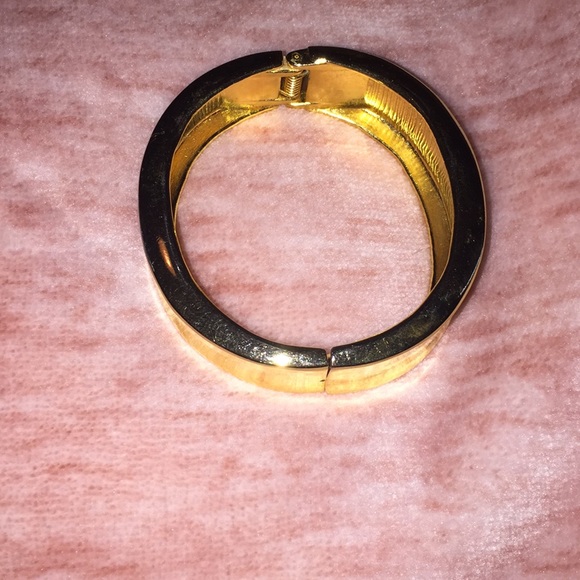 False gold bangle. - Picture 2 of 4